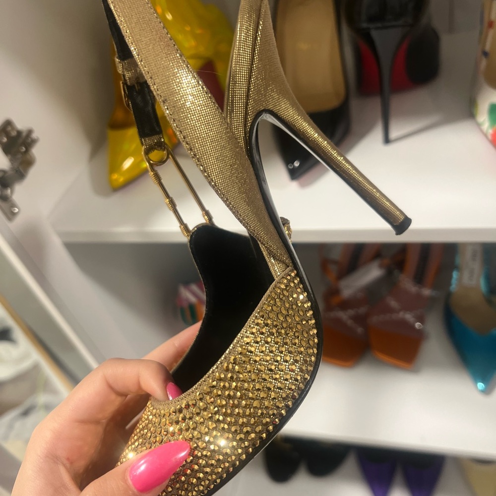 Designer heels ! - Picture 2 of 2